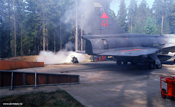 Engine testing of JA 37 Viggen on a road base in 1993.