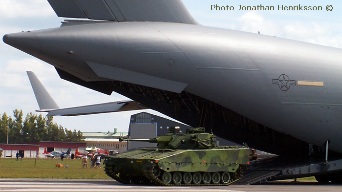 USAF C-17A Globemaster III 90-0535 with a Swedish CV 90. Photo  Jonathan Henriksson