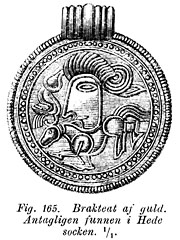 Brakteat (pendant) of gold, Iron Age. Hede, Sweden. - Brakteat av guld frn jrnldern funnen i Hede socken, Bohusln. - Size 1050 x 1400 px