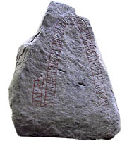 Vallkärrastenen. Rune Stone from Vallkärra, Skåne. Now at the Rune Stone Hill at Lundagård, Lund. Vallkärrastenen, runsten numera flyttad till Lundagård, Lund.